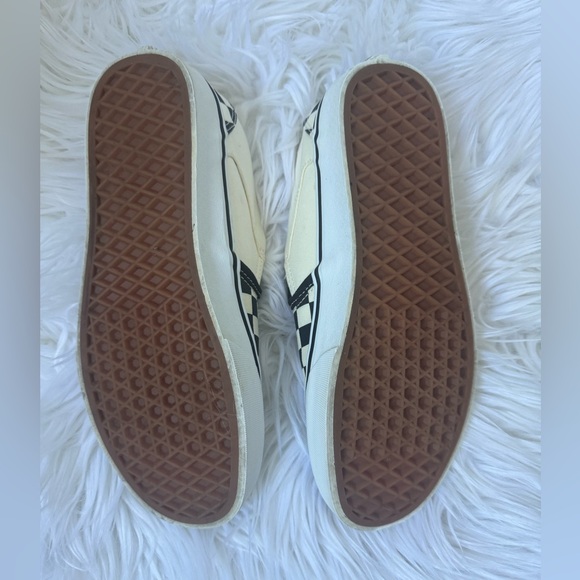 Vans Classic Checkered Slip-Ons - Picture 3 of 11
